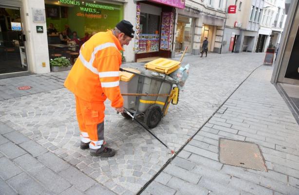 Veger aan het werk